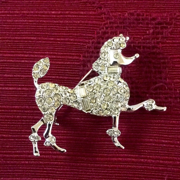 Jewelry - Silver poodle pin